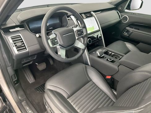 Certified 2025 Land Rover Discovery S AWD/4WD image 9