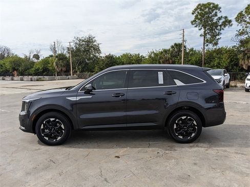 Certified 2025 Kia Sorento S w/ Panoramic Sunroof Package image 6