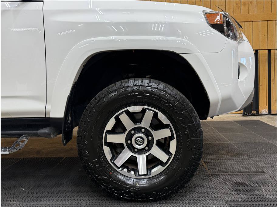 Used 2018 Toyota 4Runner TRD Off-Road AWD/4WD image 4