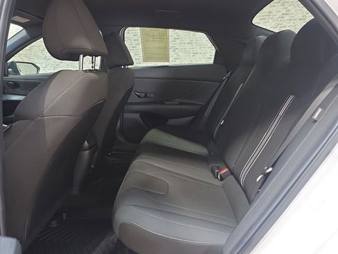 Certified 2025 Hyundai Elantra SEL image 10