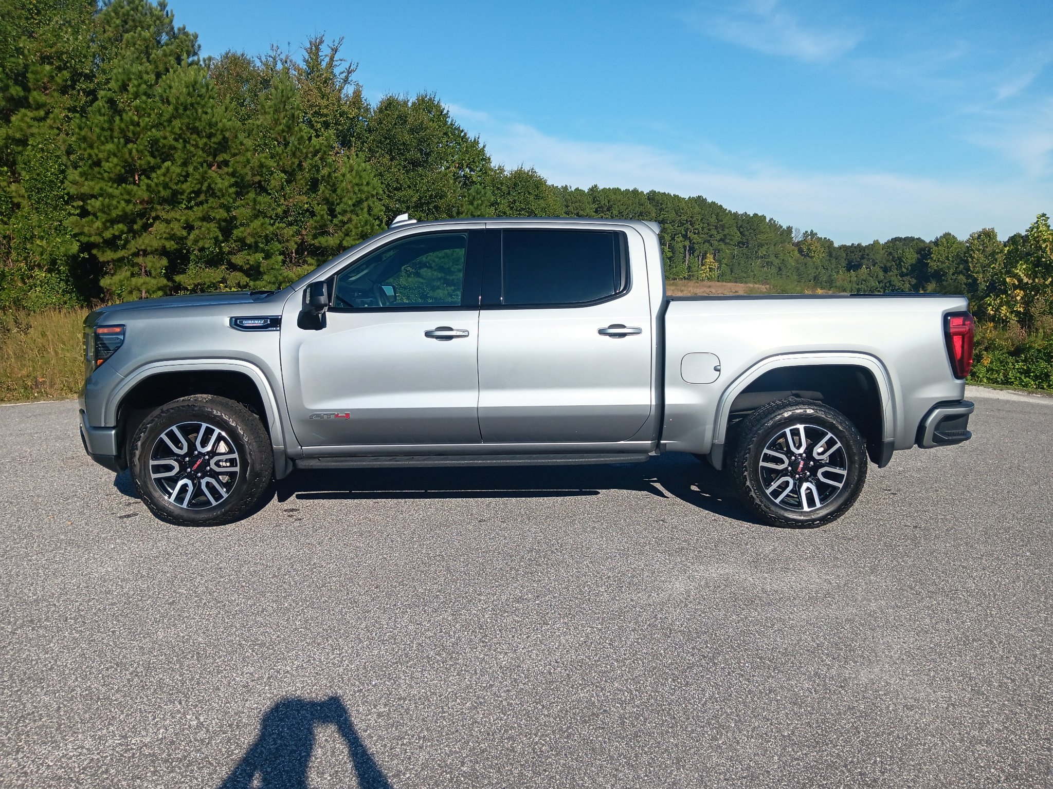 Used 2025 GMC Sierra 1500 AT4 w/ AT4 Premium Package AWD/4WD image 3