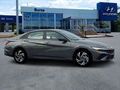 New 2025 Hyundai Elantra Sport image 10