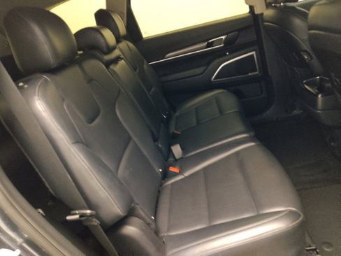 Used 2021 Kia Telluride LX FWD image 19