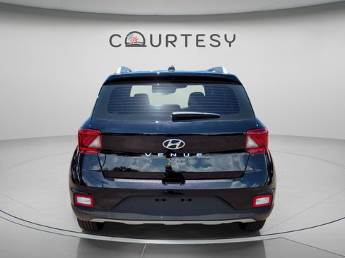 New 2026 Hyundai Venue SEL FWD image 4