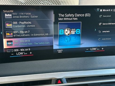 Used 2023 BMW iX xDrive50 w/ Premium Package image 21