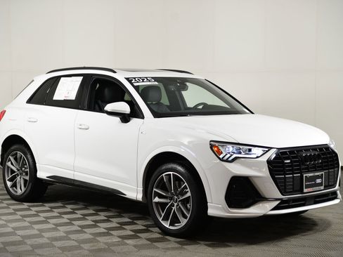 Certified 2025 Audi Q3 2.0T Premium w/ Convenience Package image 6