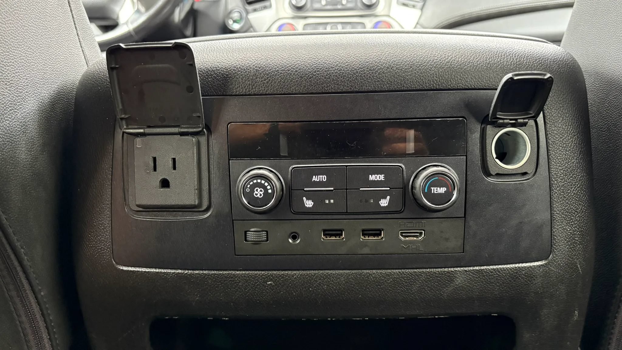 Used 2020 Chevrolet Suburban LT AWD/4WD image 32