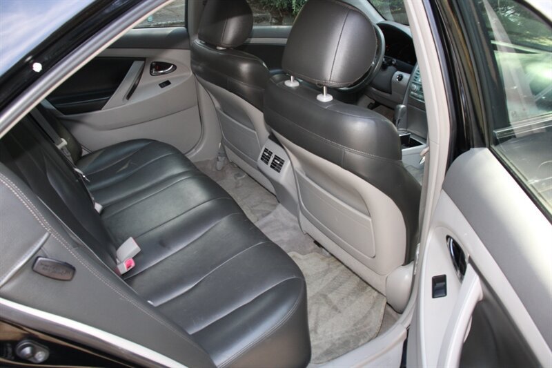 Used 2009 Toyota Camry Hybrid w/ Upgrade Pkg w/ Navigation FWD image 6
