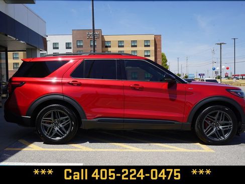 Used 2025 Ford Explorer ST-Line w/ Premium Package RWD image 8