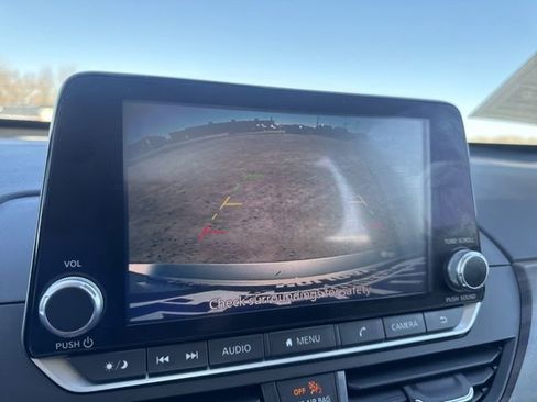 Used 2024 Nissan Altima 2.5 SV FWD image 13