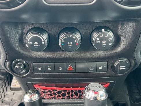 Used 2018 Jeep Wrangler Unlimited Rubicon AWD/4WD image 29