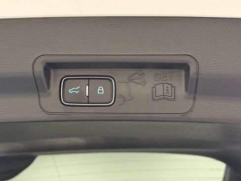 Used 2022 Ford Explorer XLT w/ Equipment Group 202A AWD/4WD image 41