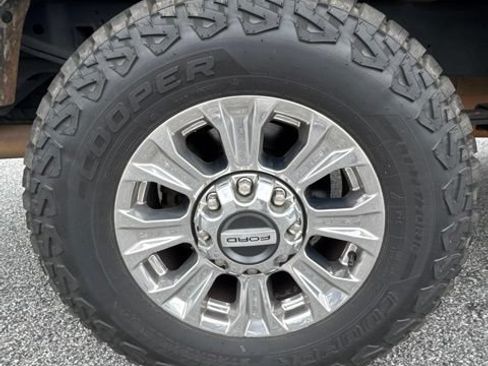 Used 2017 Ford F250 XLT w/ XLT Premium Package AWD/4WD image 10
