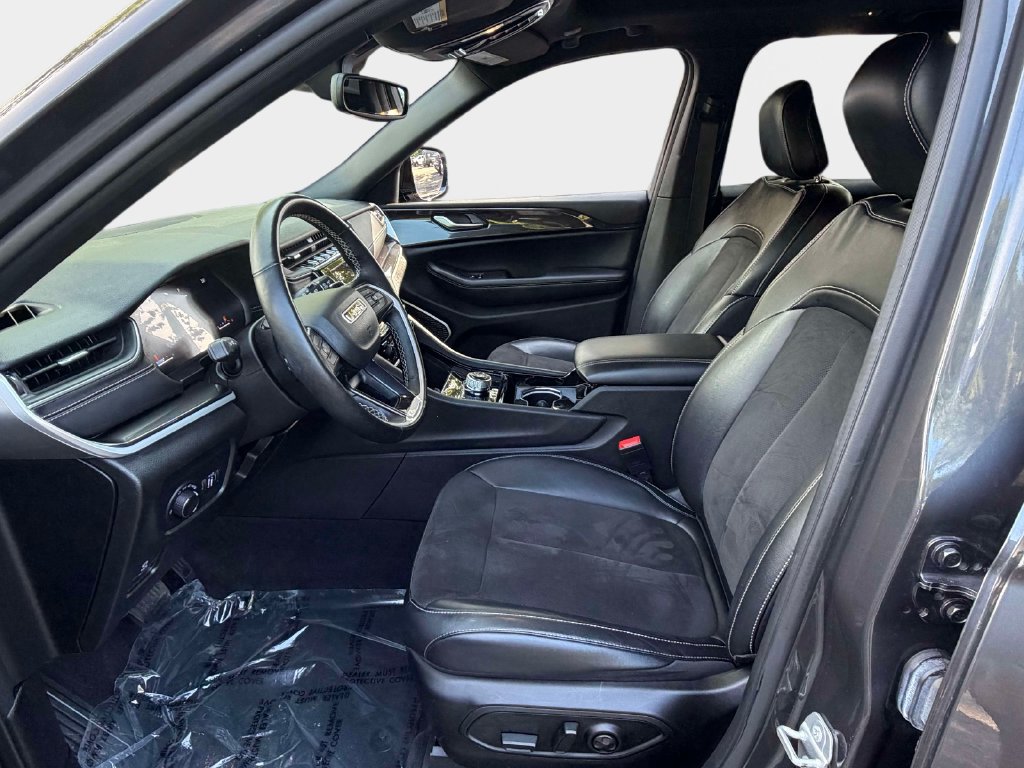 Used 2022 Jeep Grand Cherokee Laredo AWD/4WD image 15