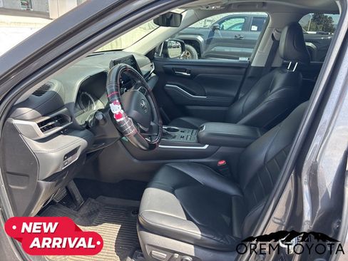 Used 2022 Toyota Highlander XLE AWD/4WD image 20