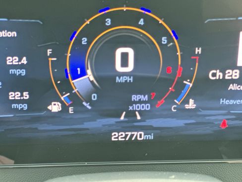 Used 2025 Chevrolet Traverse LT image 15