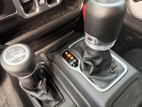 Used 2023 Jeep Wrangler Unlimited w/ Sun & Screen Package AWD/4WD image 28