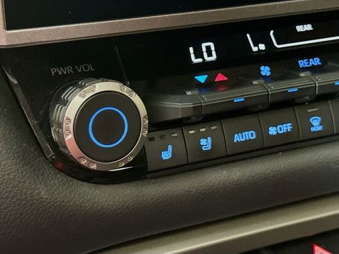 Used 2023 Toyota Sequoia Limited image 20