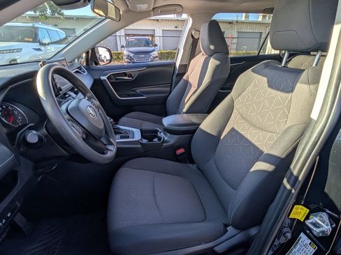 Used 2019 Toyota RAV4 XLE image 10