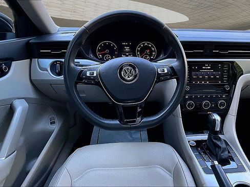Used 2022 Volkswagen Passat 2.0T SE FWD image 5