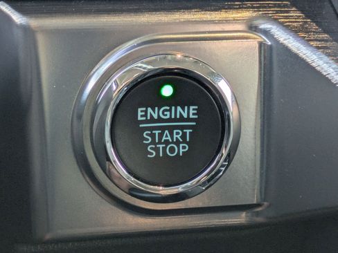 Used 2023 Ford F150 Lariat w/ Trailer Tow Package image 22