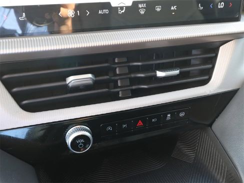 Used 2025 Ford Explorer Active image 18