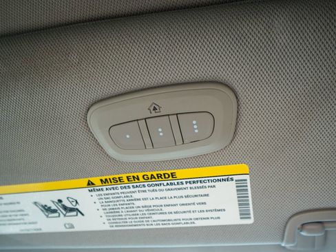 Used 2021 Chrysler Pacifica Limited w/ Uconnect Theater Family Group image 31