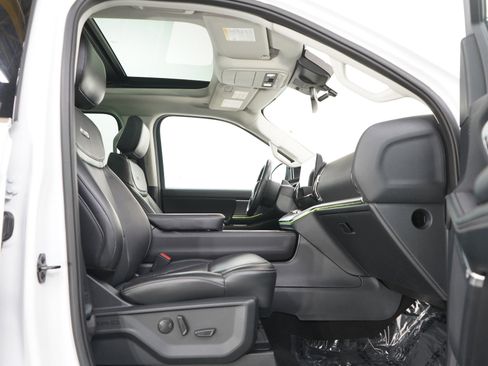 Used 2025 Ford Expedition Max Platinum AWD/4WD image 11