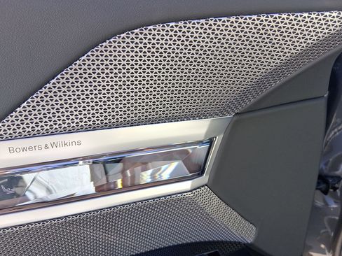 New 2026 BMW 750e xDrive image 18