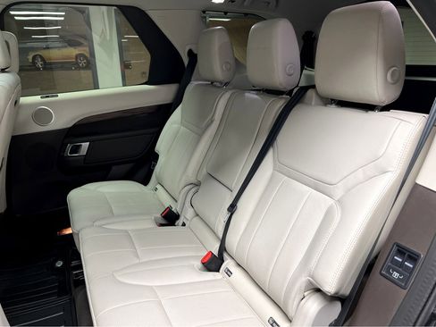 Used 2020 Land Rover Discovery HSE image 20