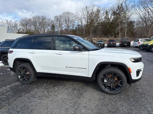 New 2025 Jeep Grand Cherokee Limited image 2