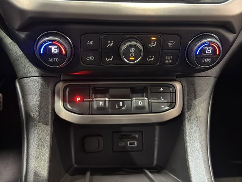 Used 2022 GMC Acadia Denali image 32