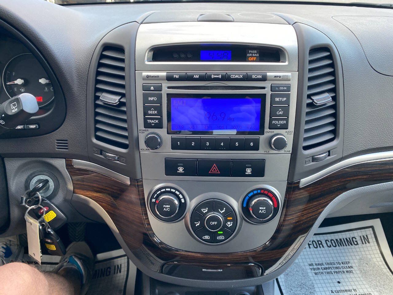 Used 2011 Hyundai Santa Fe GLS FWD image 15