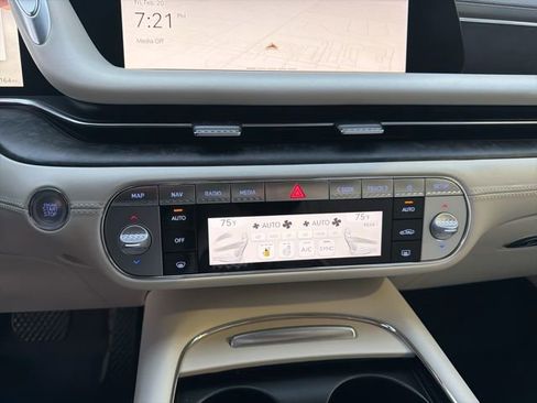 Used 2024 Genesis G90 3.5T image 37