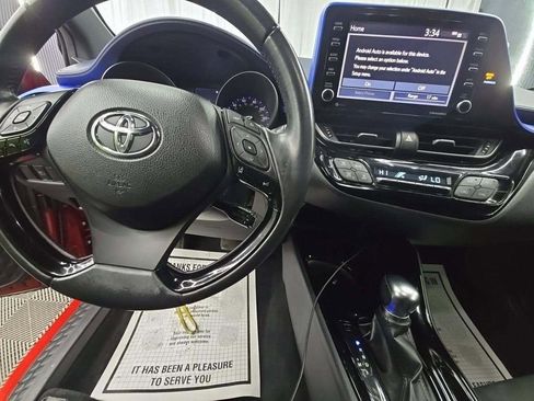 Used 2021 Toyota C-HR XLE image 3