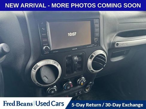 Used 2017 Jeep Wrangler Unlimited Rubicon w/ Cold Weather Group image 13