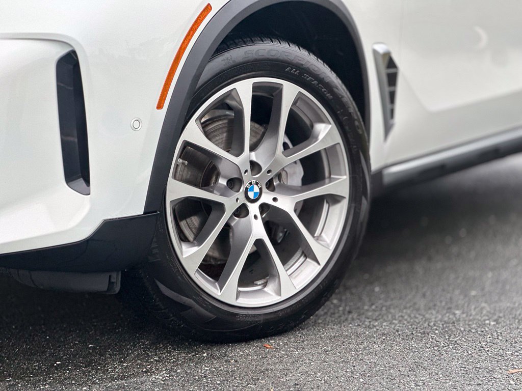 Certified 2026 BMW X5 xDrive40i AWD/4WD image 2