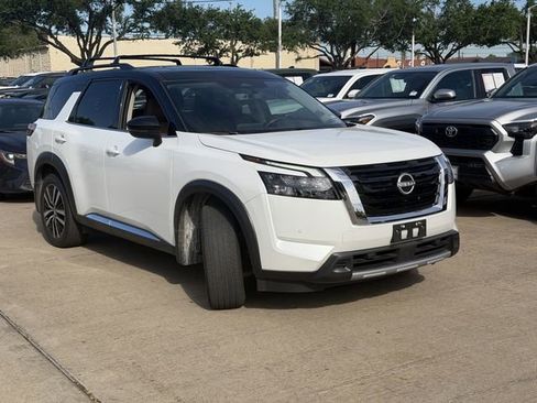 Used 2025 Nissan Pathfinder Platinum w/ Cargo Package image 3