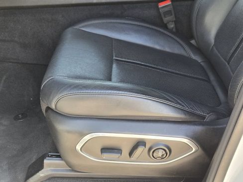 Used 2024 Jeep Wagoneer L Series II w/ Flexible Seating Group RWD image 26