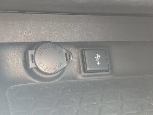 Used 2021 Toyota RAV4 XLE Premium AWD/4WD image 21