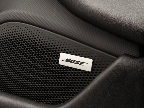 Used 2020 Porsche Taycan 4S image 24