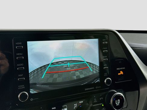 Used 2021 Toyota Highlander XLE FWD image 23