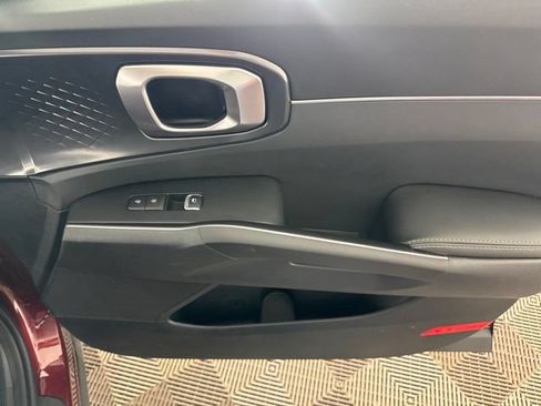 Certified 2025 Kia Sorento EX w/ Panoramic Sunroof Package FWD image 21