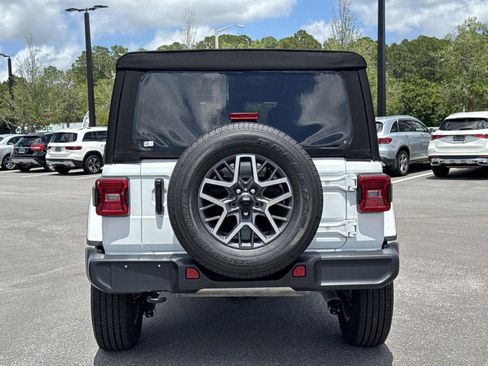 Used 2024 Jeep Wrangler Unlimited Sahara AWD/4WD image 4