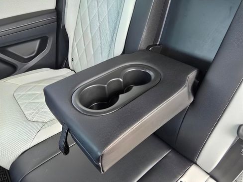 Used 2025 Volkswagen Atlas Cross Sport SEL Premium R-Line image 29