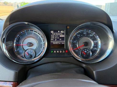 Used 2014 Chrysler Town & Country Touring-L w/ Driver Convenience Group image 20