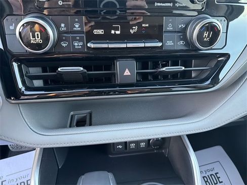 Certified 2020 Toyota Highlander XLE image 22