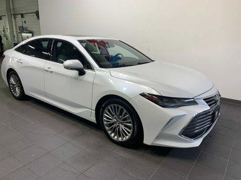 Used 2019 Toyota Avalon Limited w/ Advanced Safety Package FWD image 2