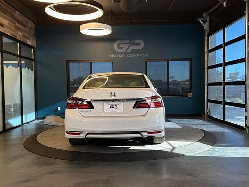 Used 2017 Honda Accord EX-L image 4