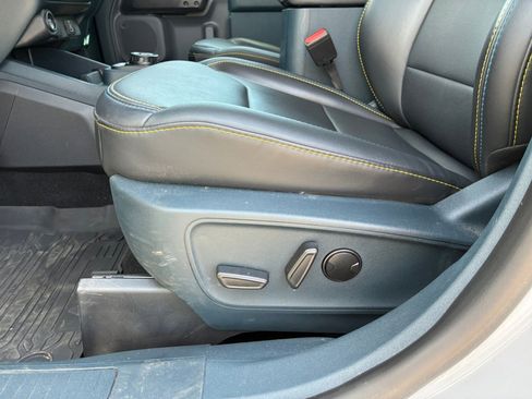 Used 2025 Ford Maverick Lobo AWD/4WD image 12